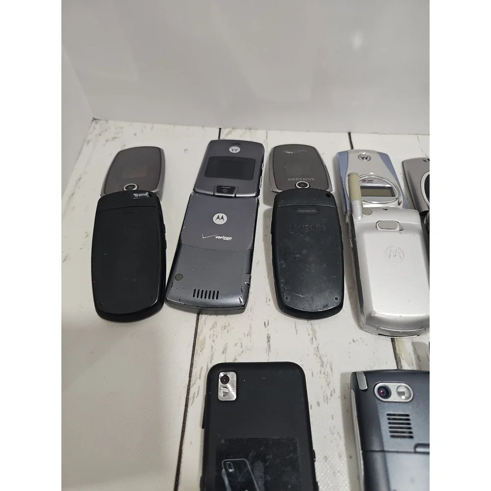 Vintage Cell Phone Lot of 13 Nokia Motorola  Samsung Sprint PCS Untested